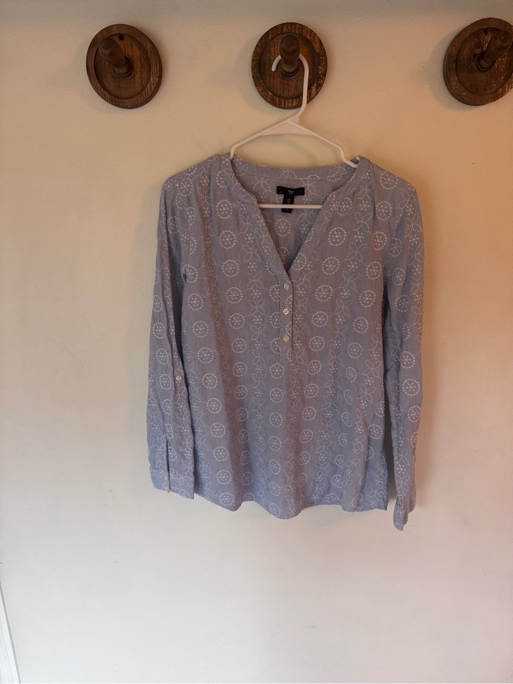 Gap blue embroidered popover tunic top size medium